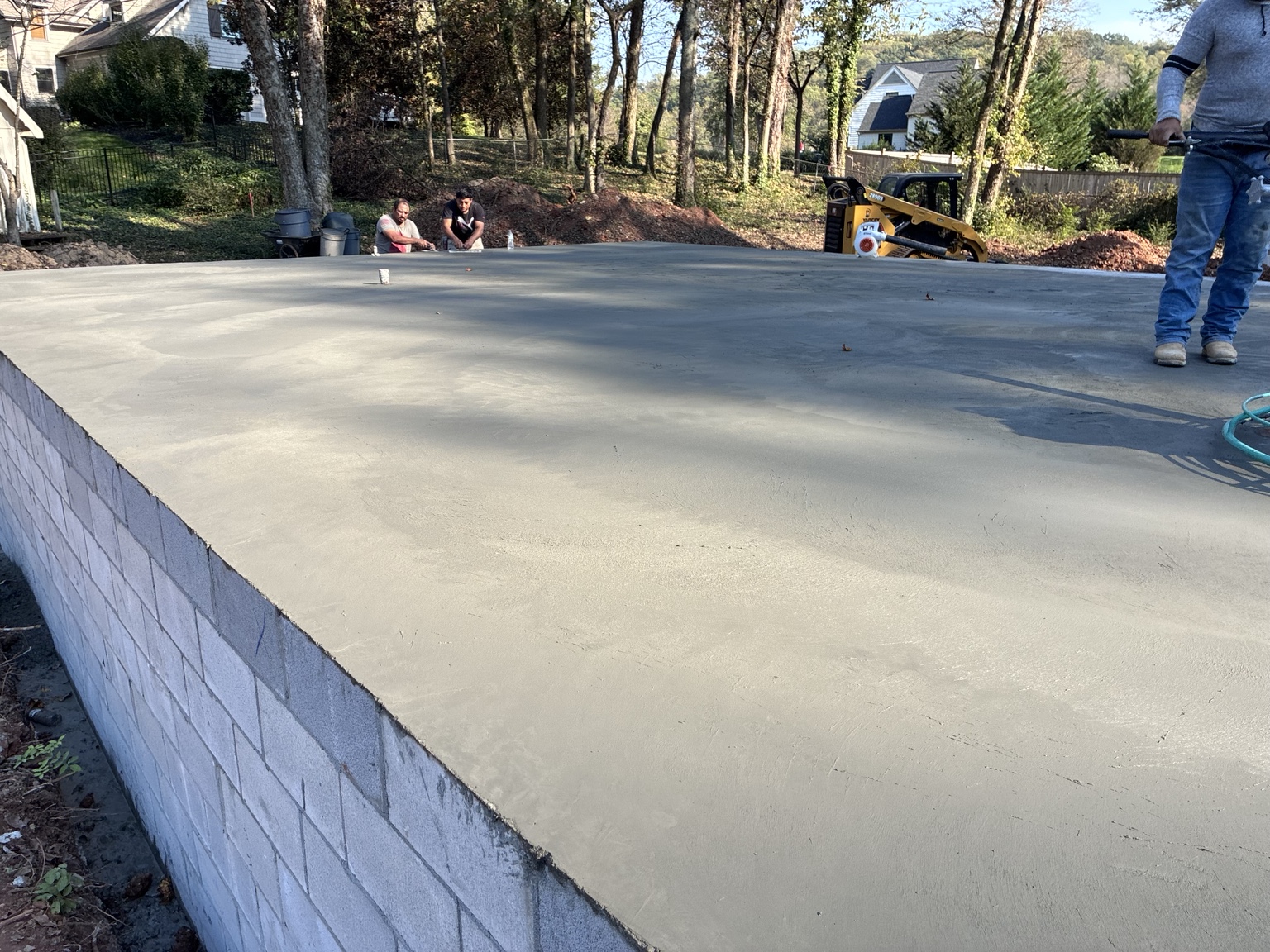 Smooth concrete slab over a block foundation